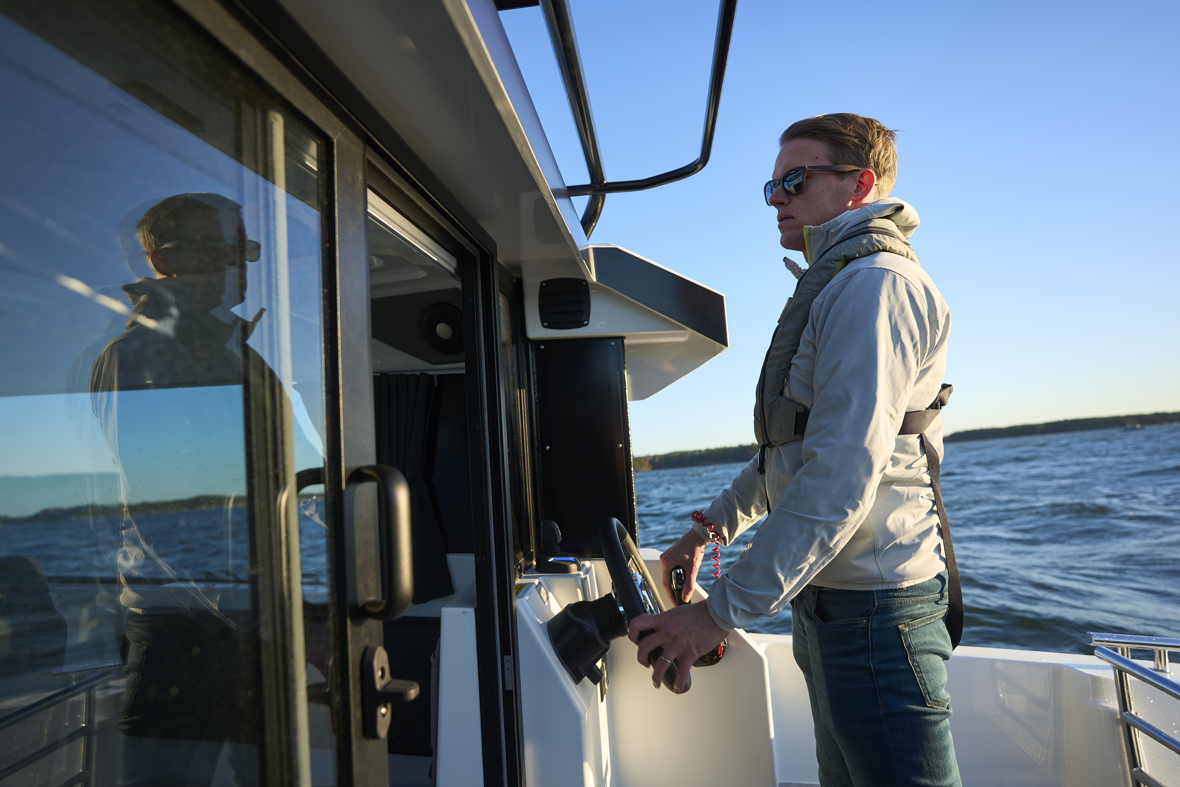 Magnum Cabin er godt egnet for fiske og er tilgjengelig med ekstern styring som tilbehør.