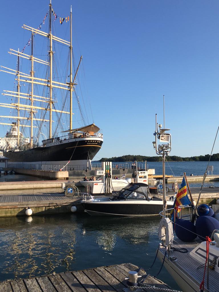 Den första etappen tog paret till idylliska Åland och Mariehamn