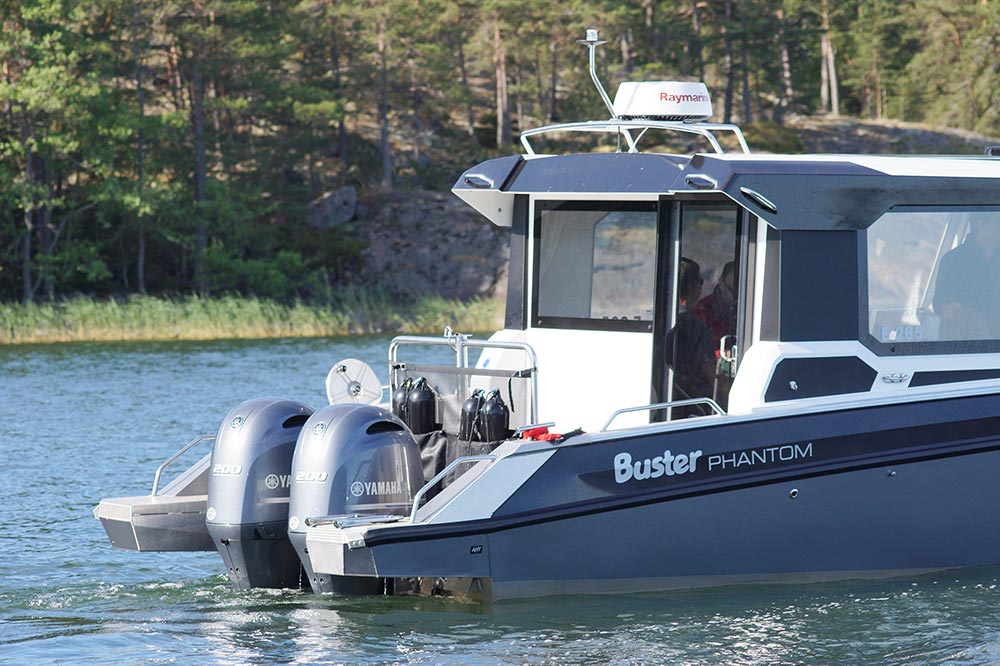 Aluminium cabin boat double engine setup