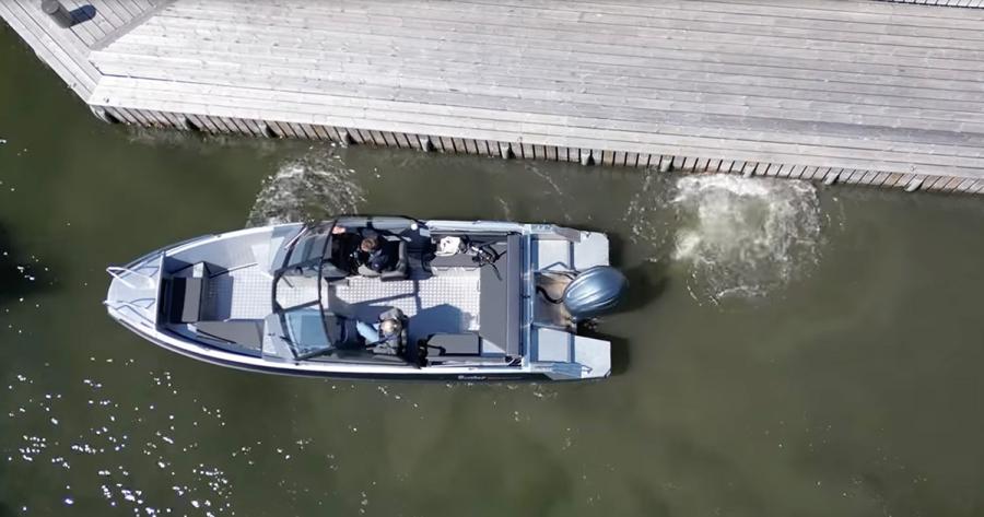Yamaha Helm Master EX seamlessly operating bow thruster of Buster SuperMagnum
