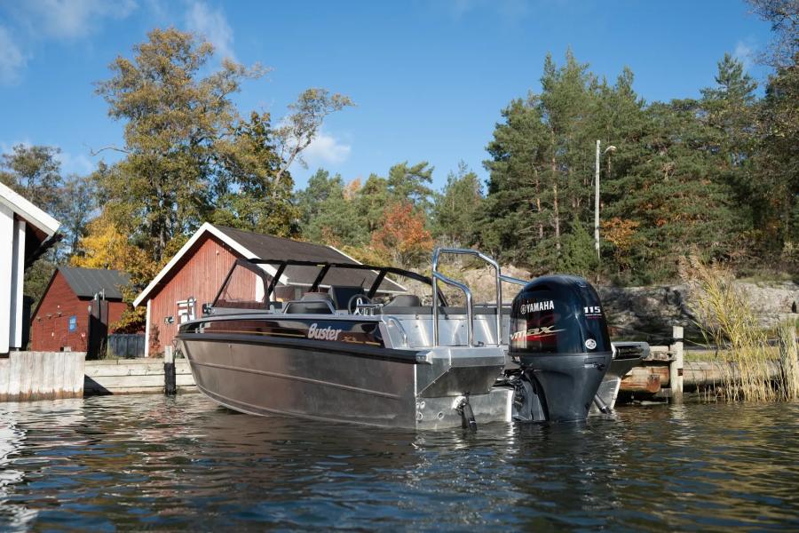 Jyväskylässä koeajettava Buster XL VMAX -alumiinivene, perässä Yamaha V MAX SHO -perämoottori