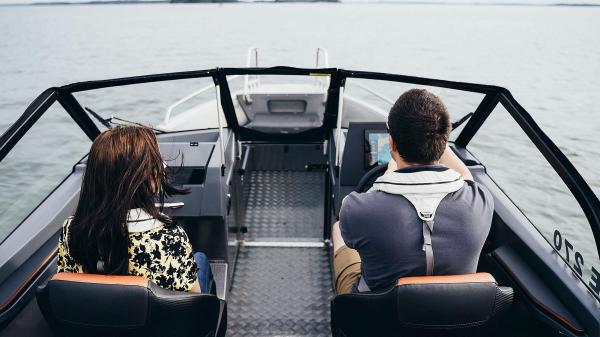 Sporty new Buster XXL 2020 aluminium powerboat cockpit