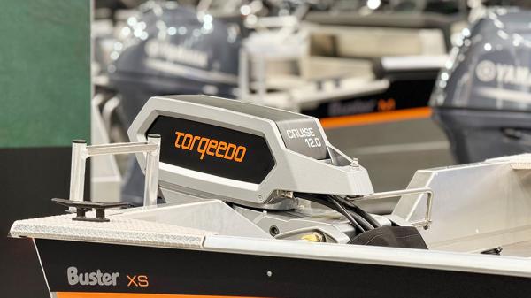 Torqeedo-sähkömoottori Buster XSr -alumiiniveneessä