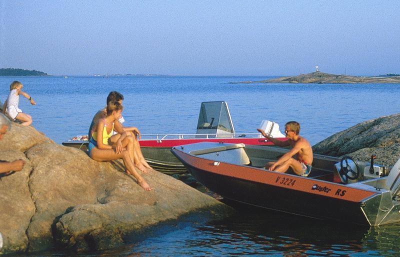 Buster RS aluminium boat aaluminum boat pulled onto the shore of a rocky islet 