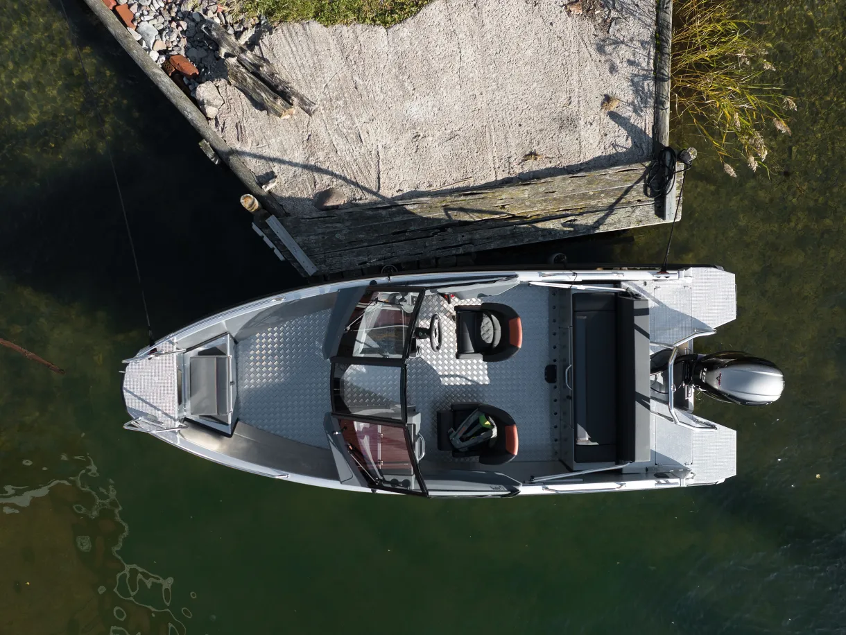 aerial view of aluminium bowrider powerboat Buster XL VMAX 