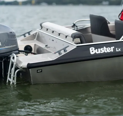 Buster Lx moottorivene