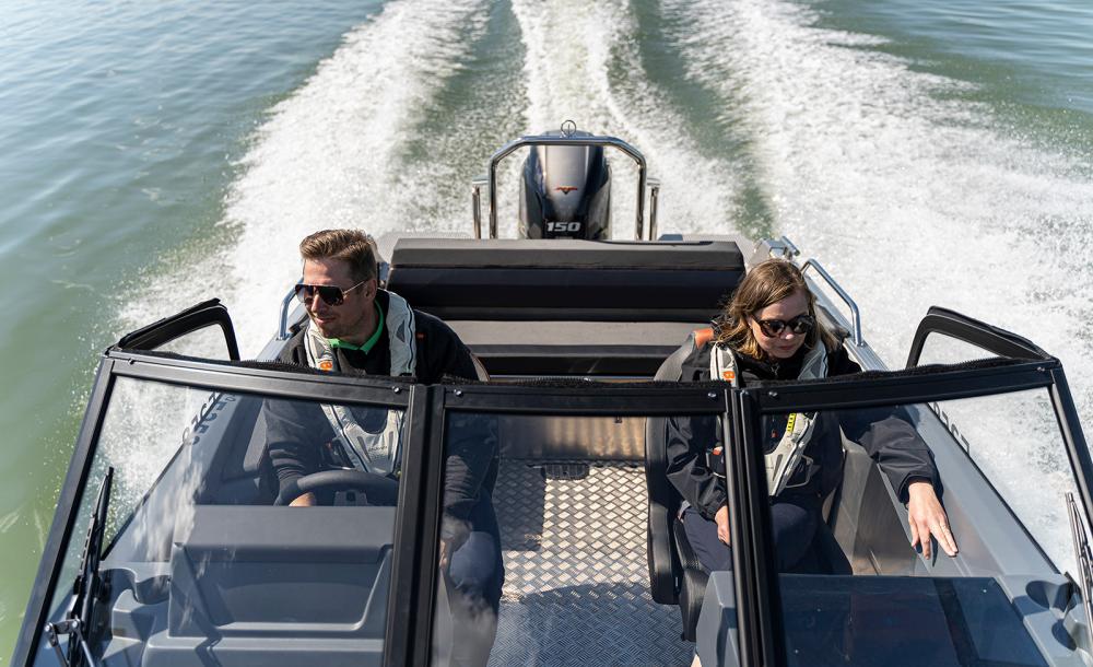 Buster XXL VMAX bowrider