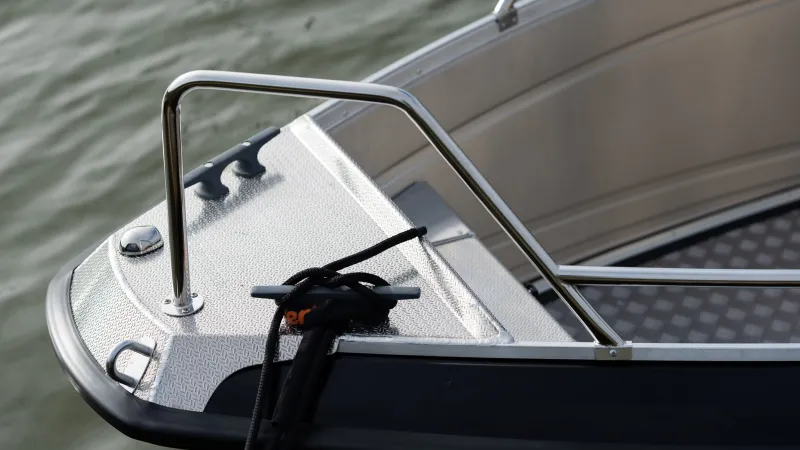 Buster Lx has a step bow