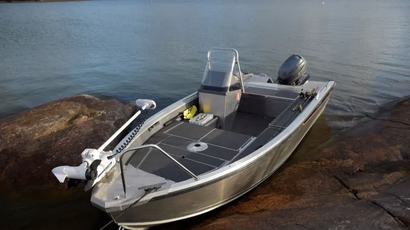Buster M1 has storage compartments in the bow and the seat box