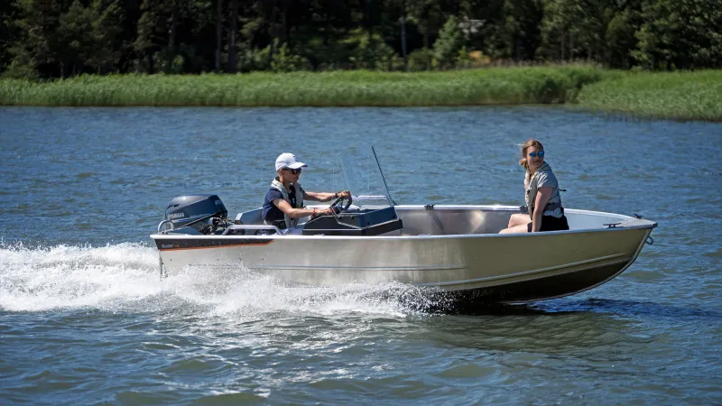 Buster XSr console boat