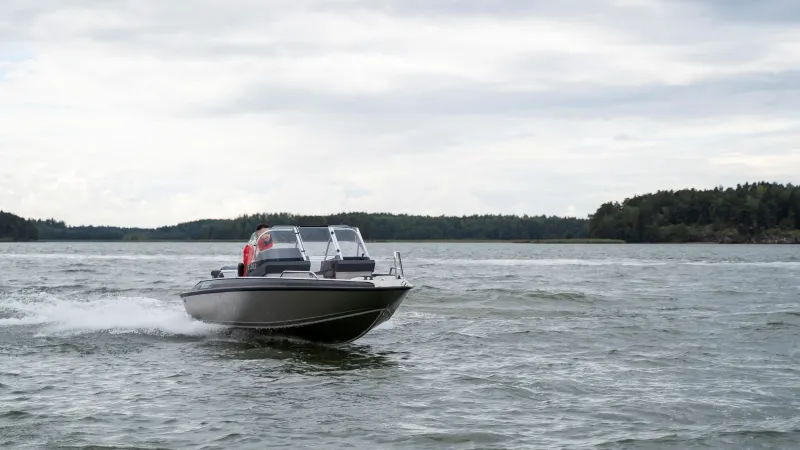 Buster Lx is a versatile and sporty model
