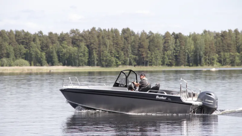 Buster XL CC motor boat driving slowly